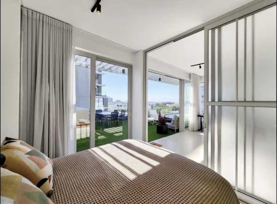To Let 3 Bedroom Property for Rent in Green Point Western Cape